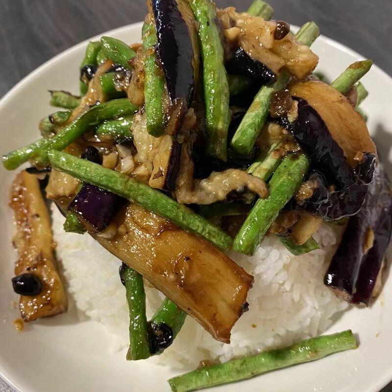 D9 Stir-fry Eggplant w/String Bean On Rice